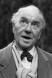 How tall is Ralph Richardson?